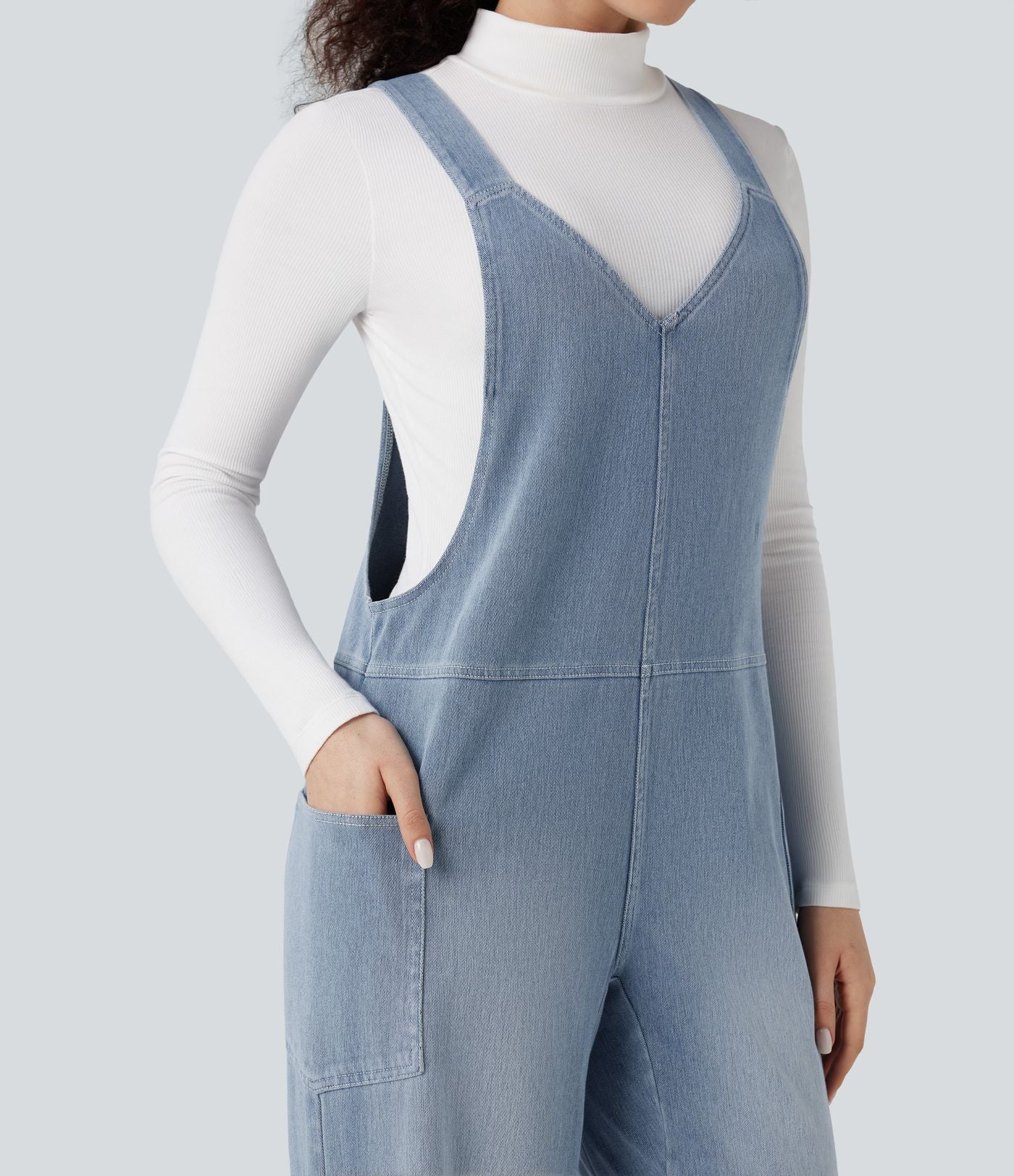 Salopette décontractée Halara Flex™ en denim extensible délavé, col V et poches latérales