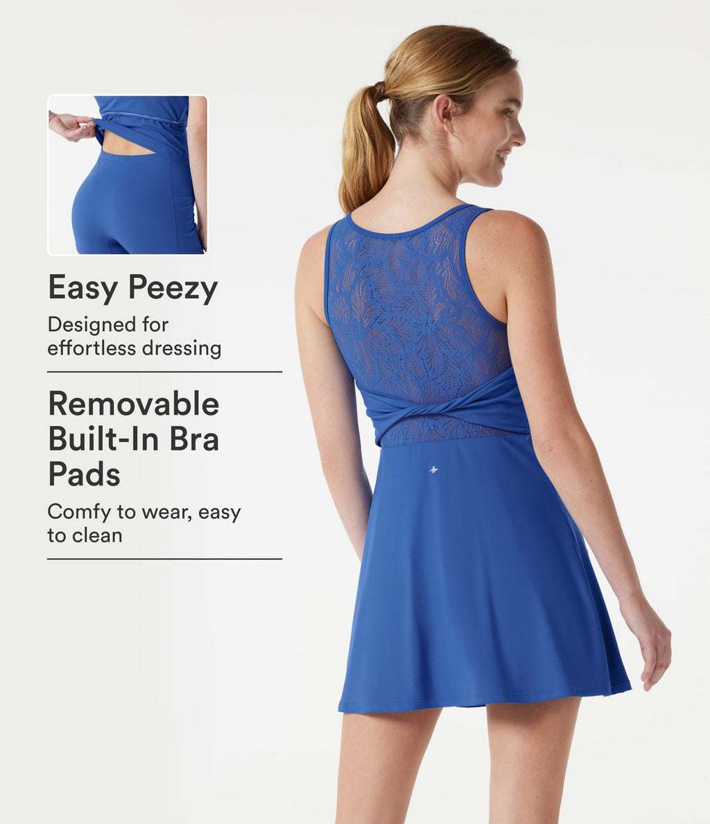 Robe sport de tennis mini SoftlyZero™ sans manches avec dentelle contrastée torsadée, brassière intégrée et poches - Easy Peasy - UPF50+