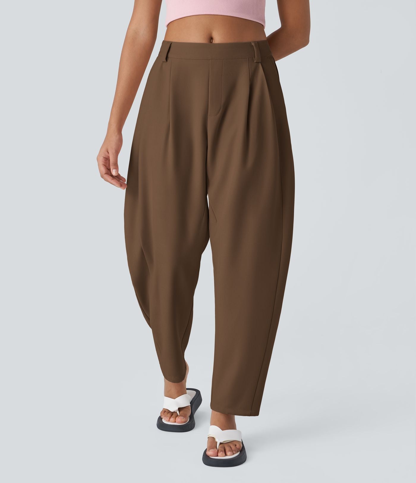 Pantalon tailleur ample, taille moyenne, coupe barrel, à poches