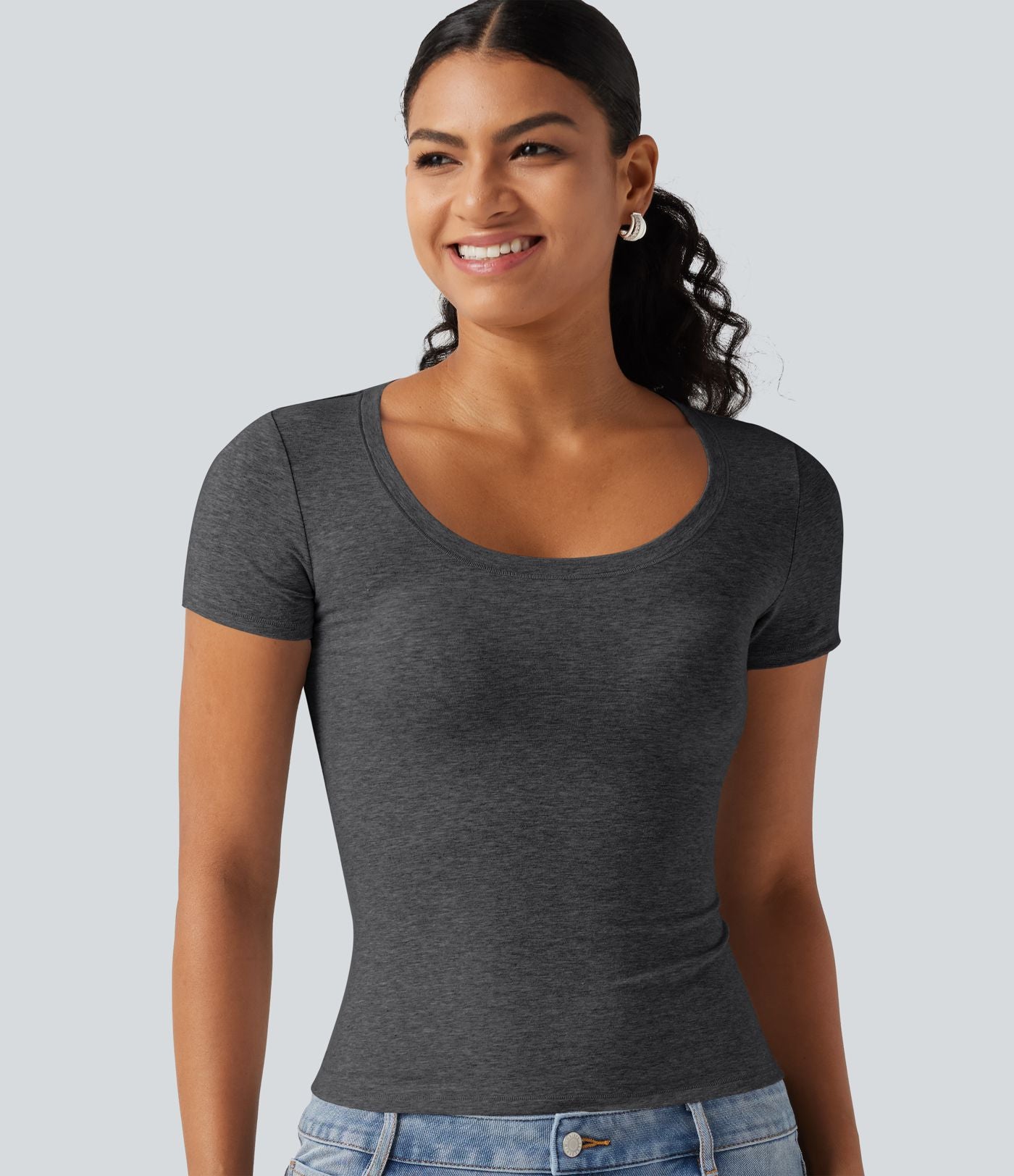 T-shirt Halara décontracté en jersey de coton à manches courtes col dégagé
