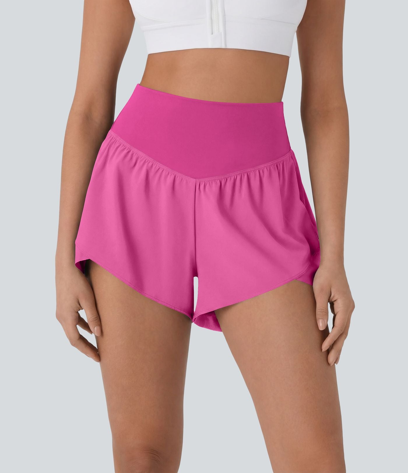 Breezeful™ Short yoga taille haute avec poche arrière ourlet croisé séchage rapide