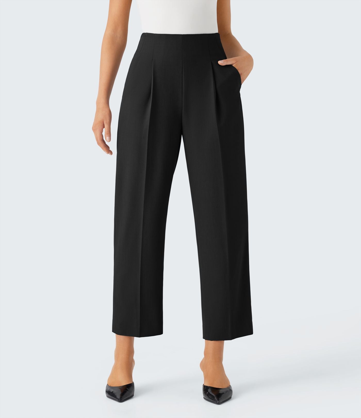 Pantalon tailleur taille haute froncé coupe fuselée avec poches et fermeture éclair invisible sur le côté