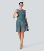 Robe mini décontractée 2-en-1 sans manches à carreaux avec empiècements mesh contrastés et poche latérale
