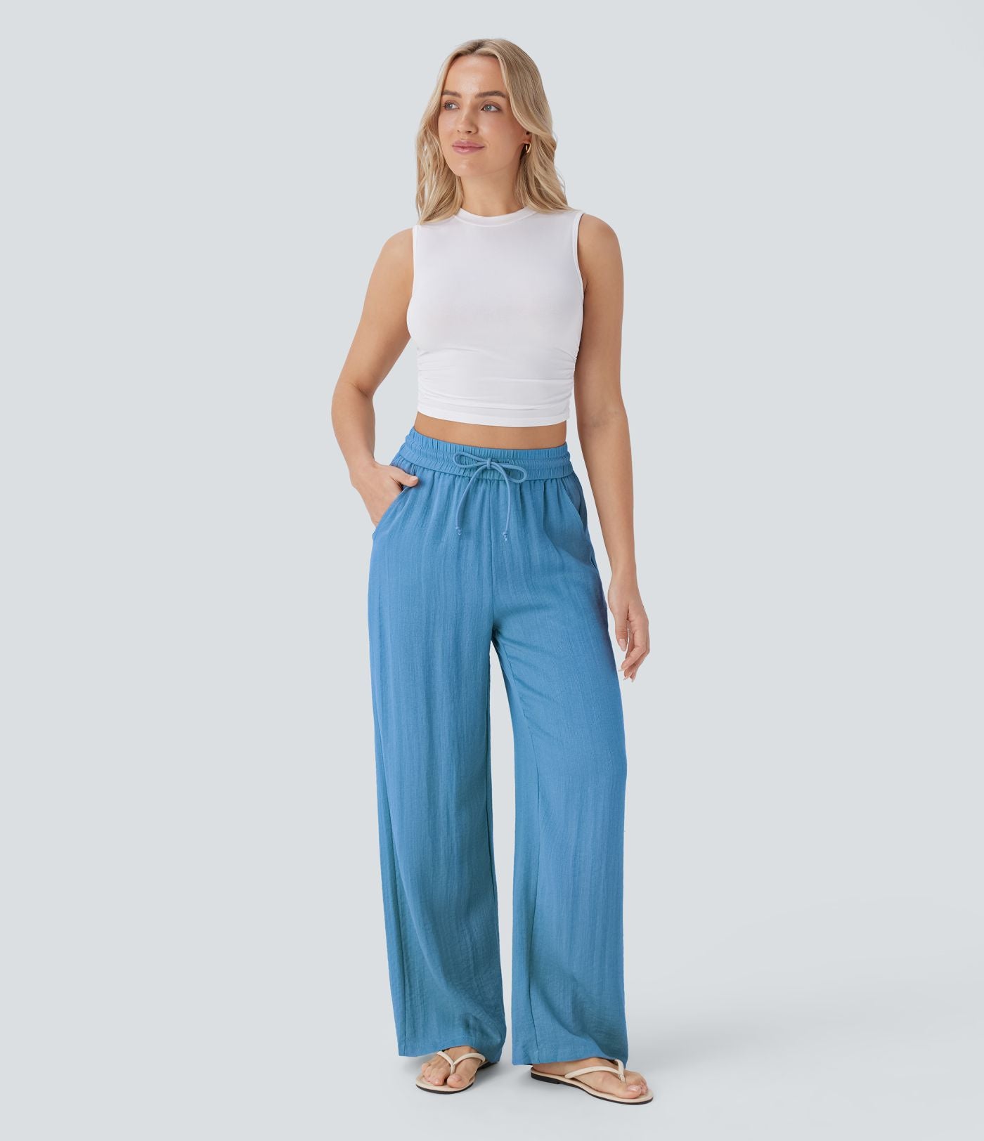 Pantalon large fluide taille haute avec cordon de serrage, poches latérales et aspect lin