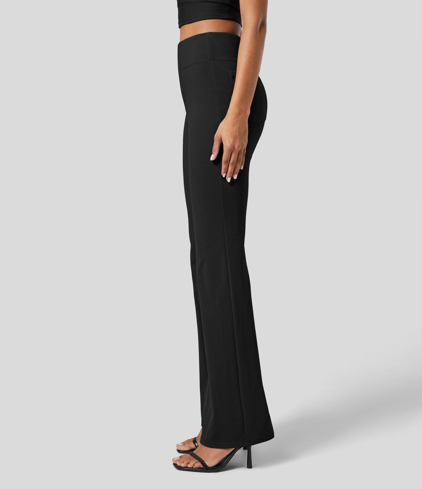 Pantalon tailleur légèrement évasé taille haute avec poches arrière Halara Flex™