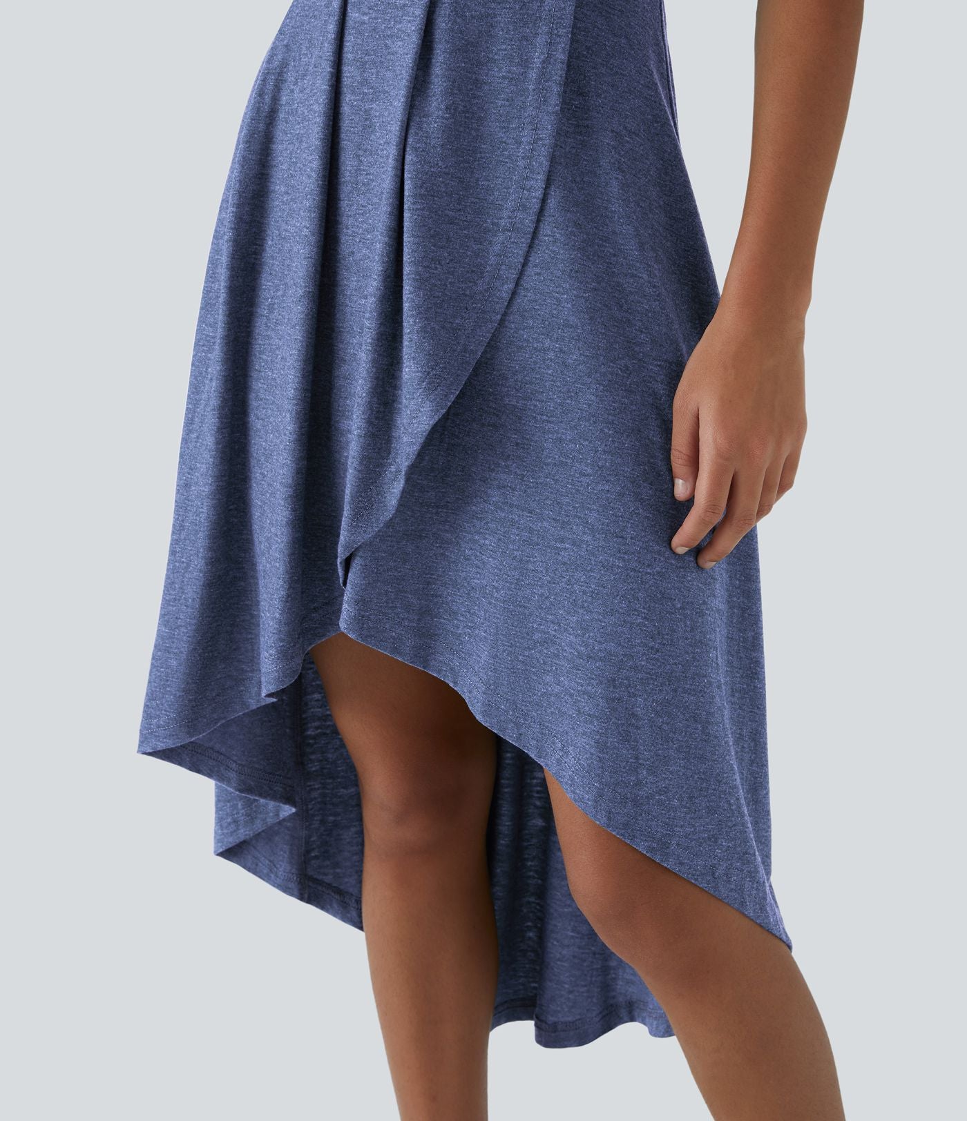 Robe Mi-Longue Plissée Décolleté Plongeant Sans Manches Haut Bas Ourlet Croisé