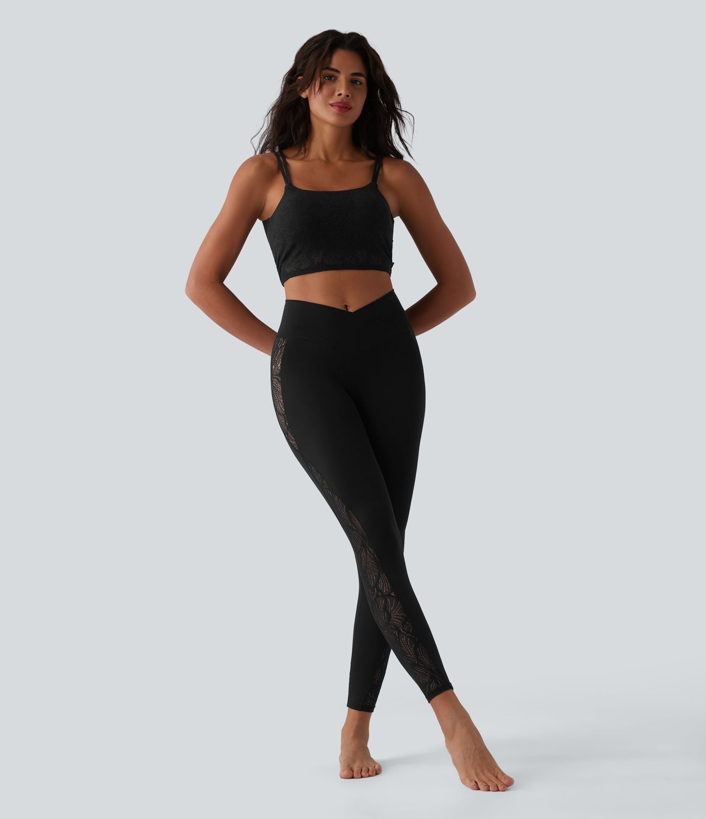 Brassière de sport courte SoftlyZero™ col U en dentelle