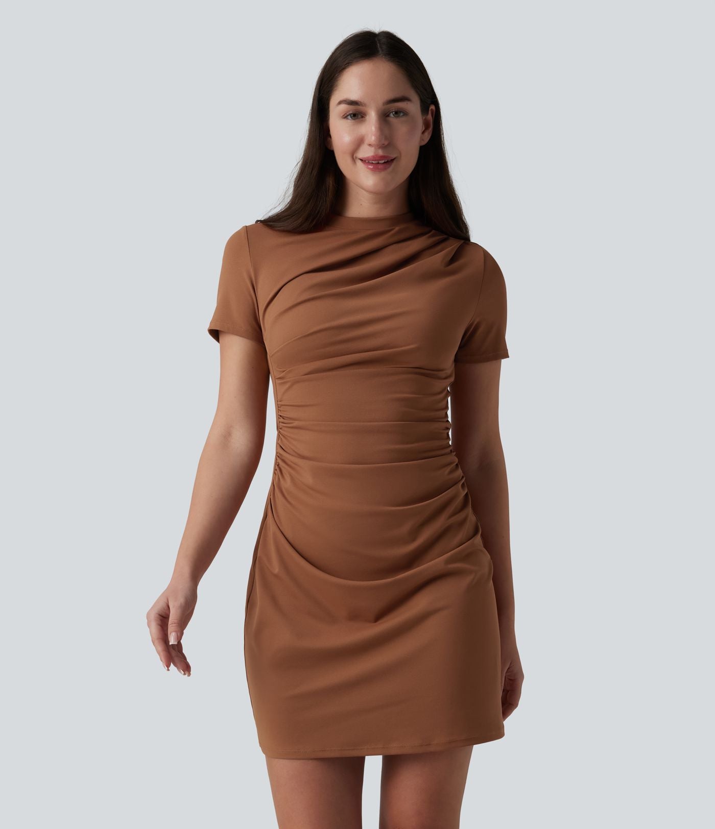 Robe mini décontractée évasée col rond manches courtes