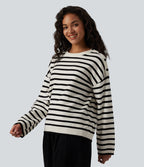 Pull casual à rayures col rond, manches longues et boutons décoratifs