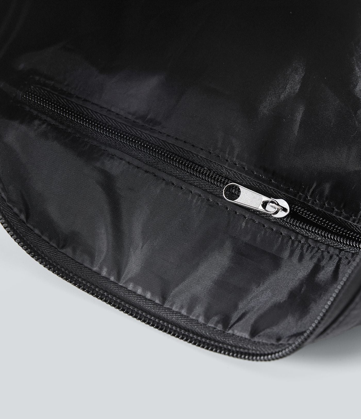 Sac à bandoulière décontracté Halara avec fermeture éclair et logo