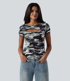 T-shirt casual col rond manches courtes échancré imprimé camouflage