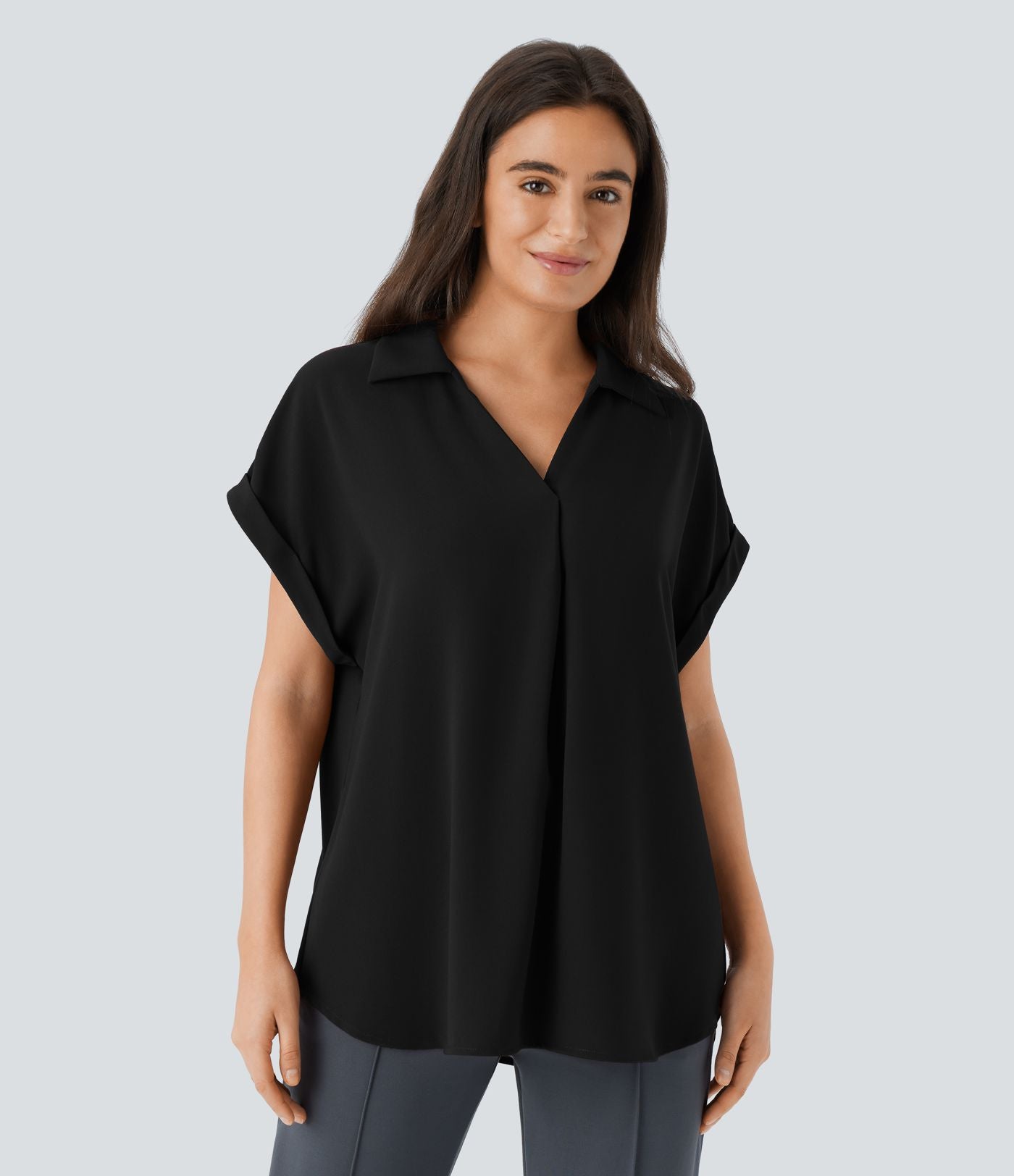 Chemise de travail col V avec ourlet arrondi