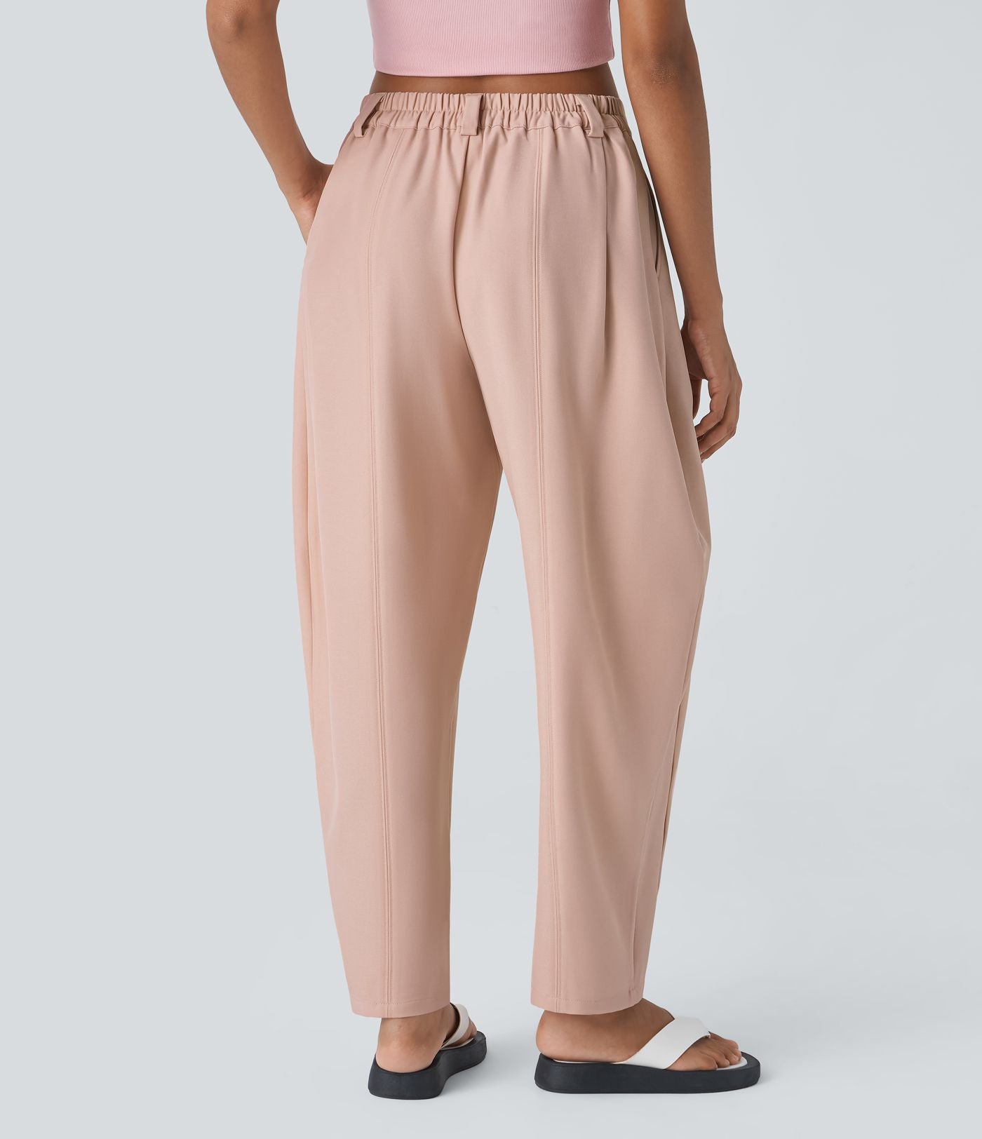 Pantalon tailleur ample, taille moyenne, coupe barrel, à poches