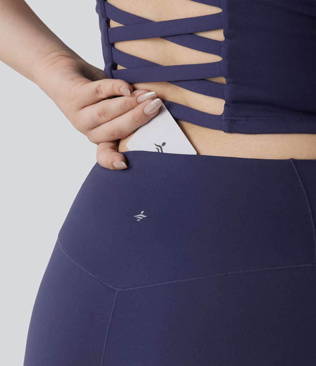 Grande taille SoftlyZero™ Cycliste de yoga taille haute croisée 12,5 cm avec dentelle contrastée, poche et protection UPF 50+