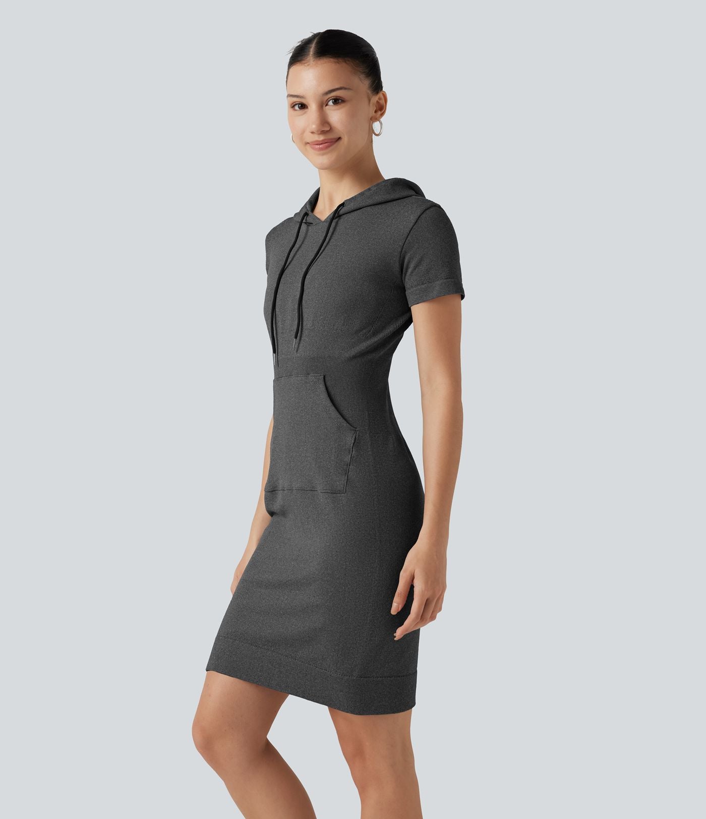 Robe mini moulante OneForm Seamless Flow à capuche avec cordon de serrage, manches courtes et poche