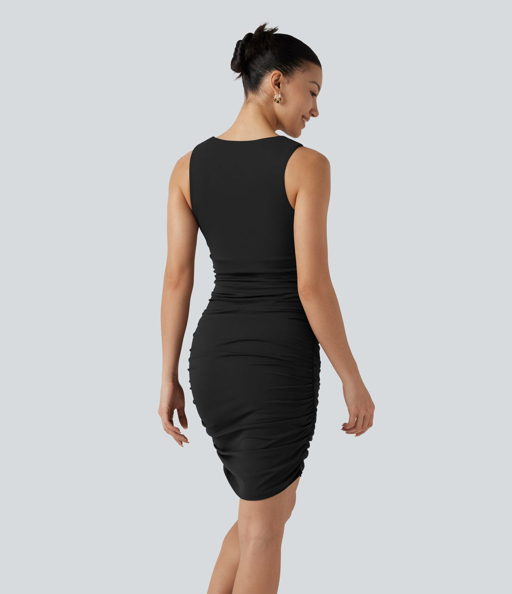 Robe moulante SoftlyZero™ Airy à col rond, sans manches, détails froncés, coussinets amovibles et short gainant amovible