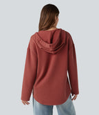 Sweat-shirt à capuche gaufré cordon de serrage manches longues ourlet arrondi avec poche