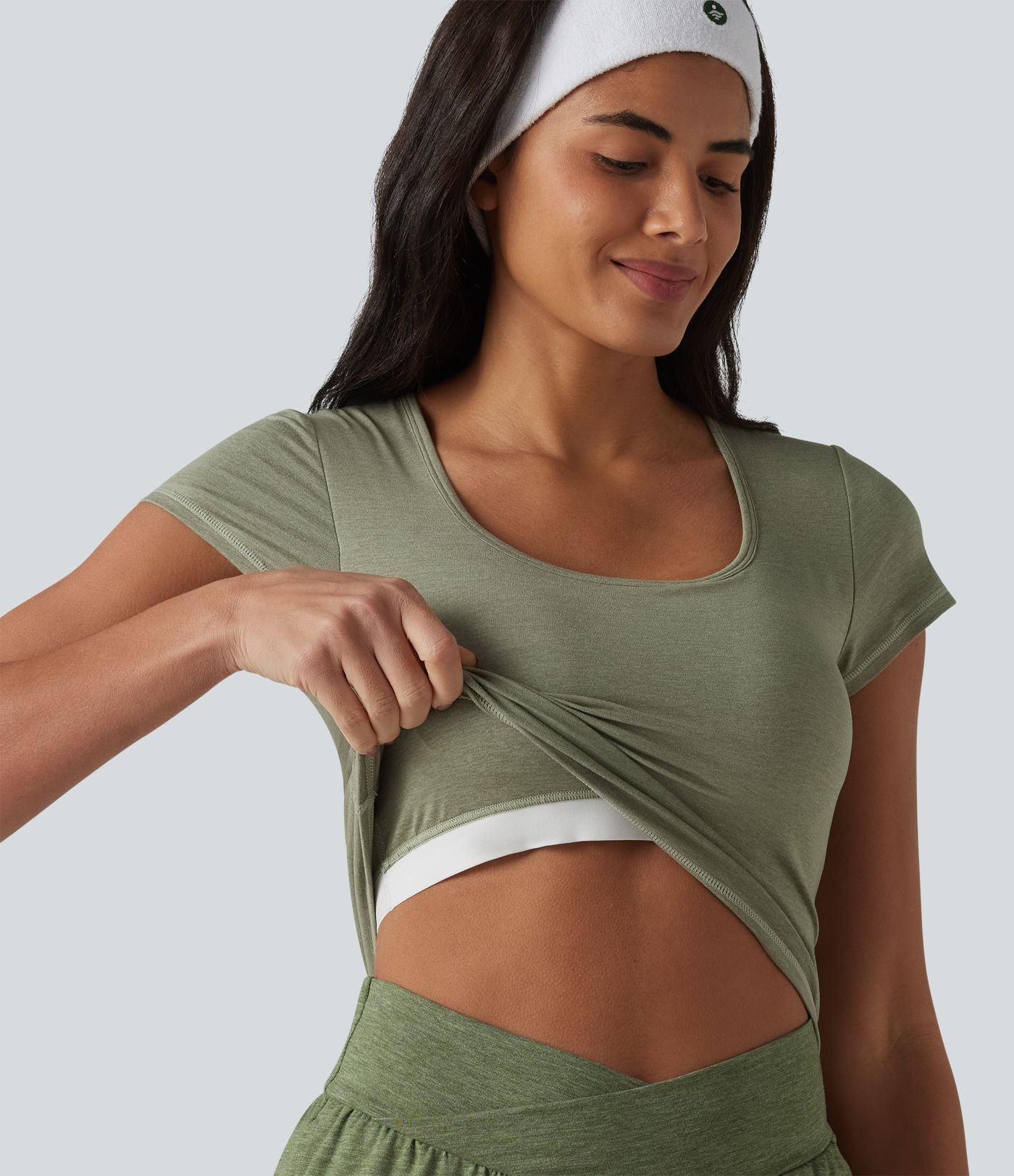 Haut de sport raccourci encolure carrée à manches courtes avec soutien-gorge intégré