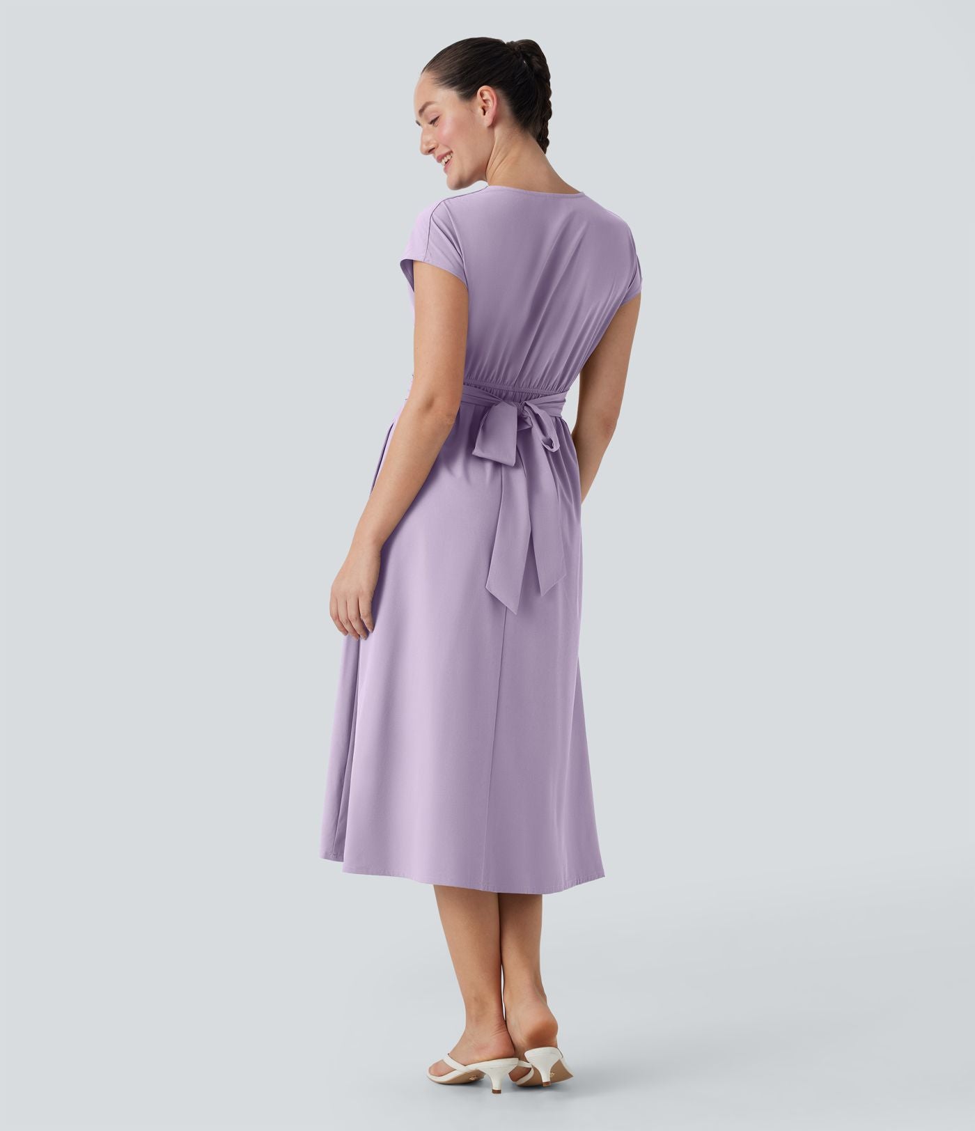 Robe midi Breezeful™ col V manches courtes à liens dans le dos séchage rapide avec poches latérales