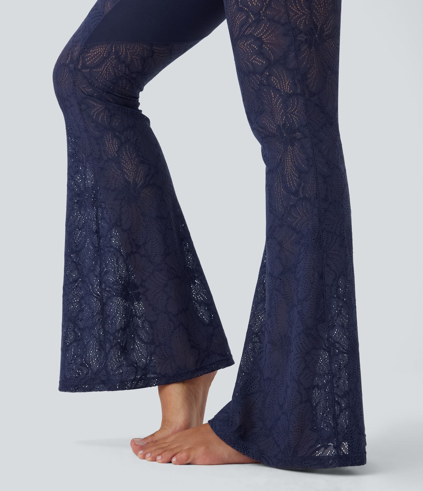 Pantalon de yoga évasé à taille haute croisée, poche arrière et dentelle