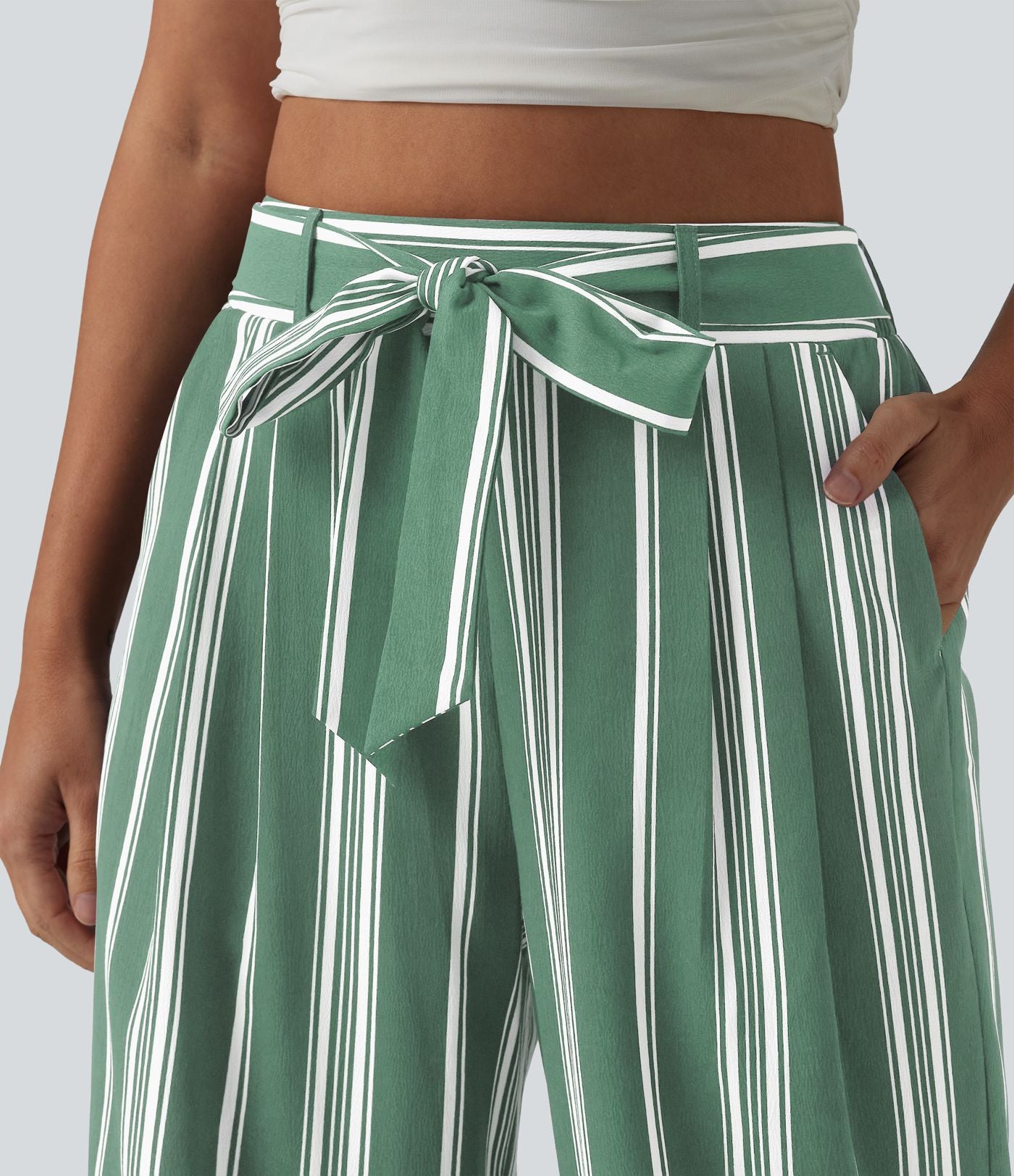 Pantalon large taille haute à rayures avec ceinture et poches