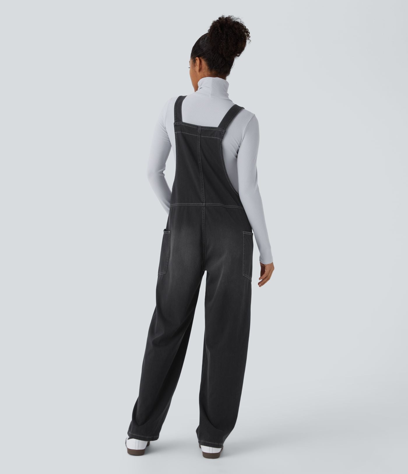 Salopette décontractée Halara Flex™ en denim extensible délavé, col V et poches latérales