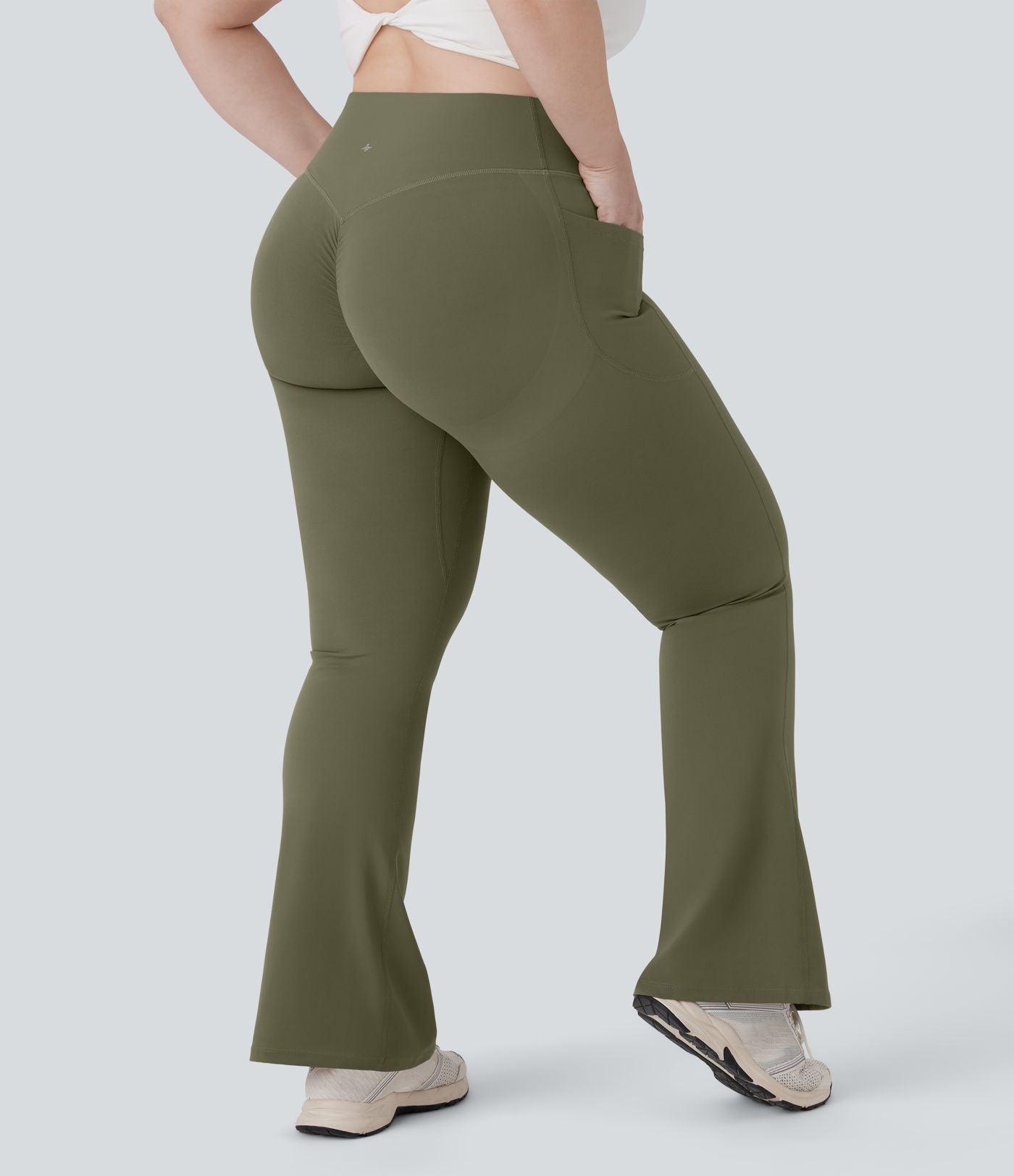 Pantalon de yoga à coupe bootcut gainant galbant taille haute grande taille avec effet scrunch et poches Halara UltraSculpt™