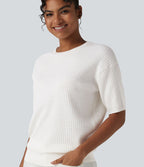 Pull col rond manches courtes en tissu gaufré