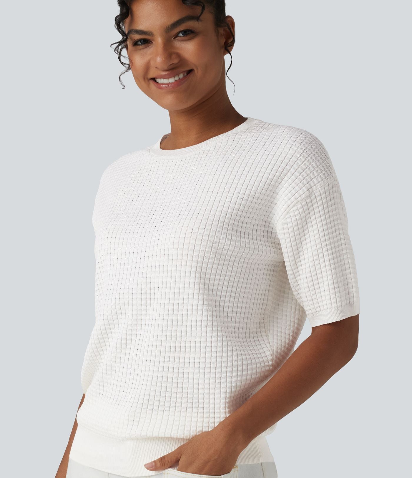Pull col rond manches courtes en tissu gaufré