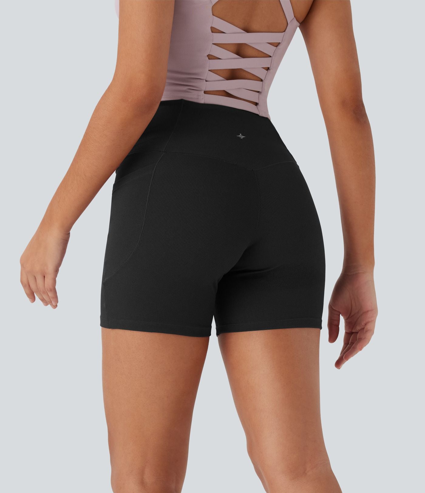 Short de yoga gaufré à taille haute croisée avec poches latérales 12,5 cm