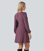 Robe courte col V avec découpes manches longues fermeture éclair