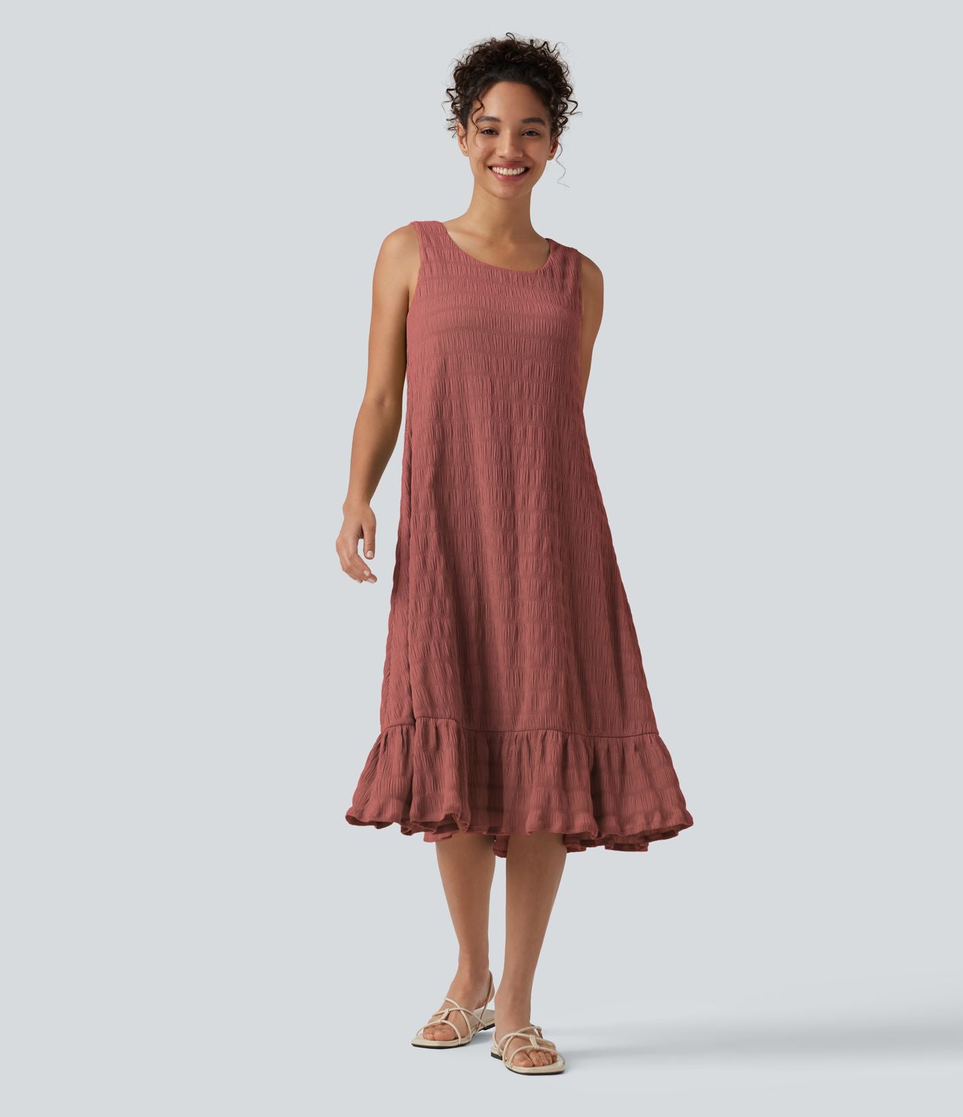 Robe midi sans manches à encolure arrondie avec coussinets amovibles et ourlet à volants