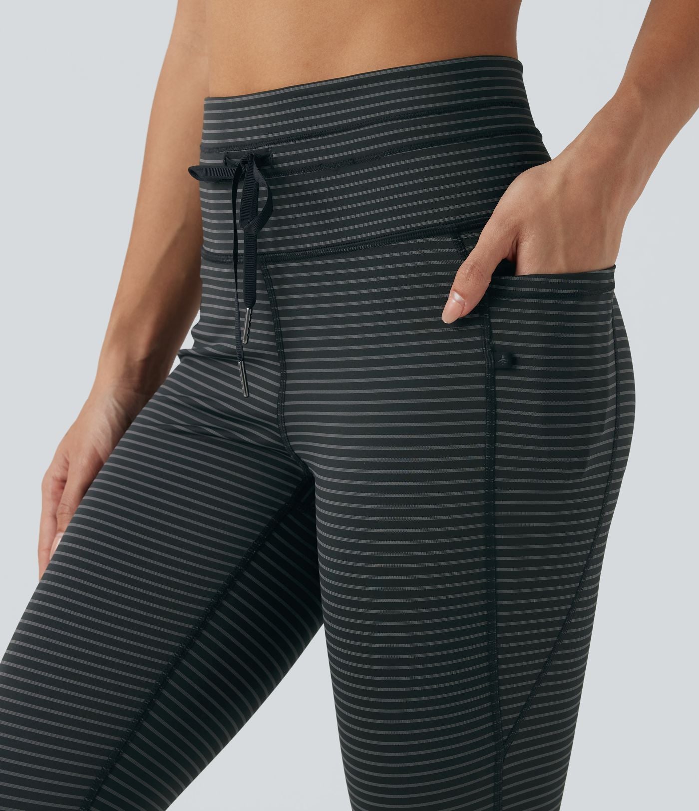 Legging corsaire de yoga taille haute à rayures avec cordon de serrage et poches