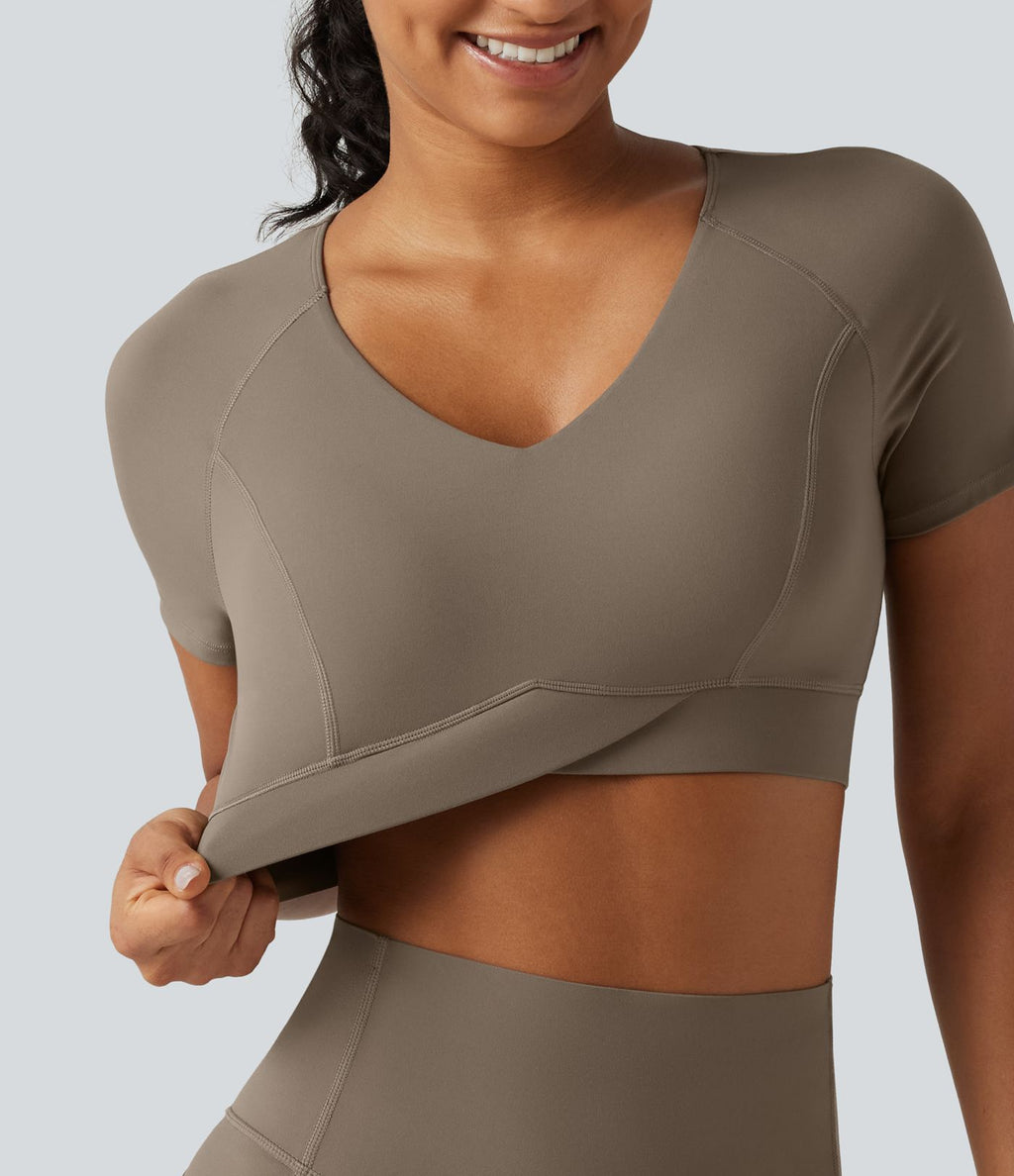 Haut de sport court Halara UltraSculpt™ à col V avec ourlet croisé, manches courtes, coussinets amovibles, bonnets E à G
