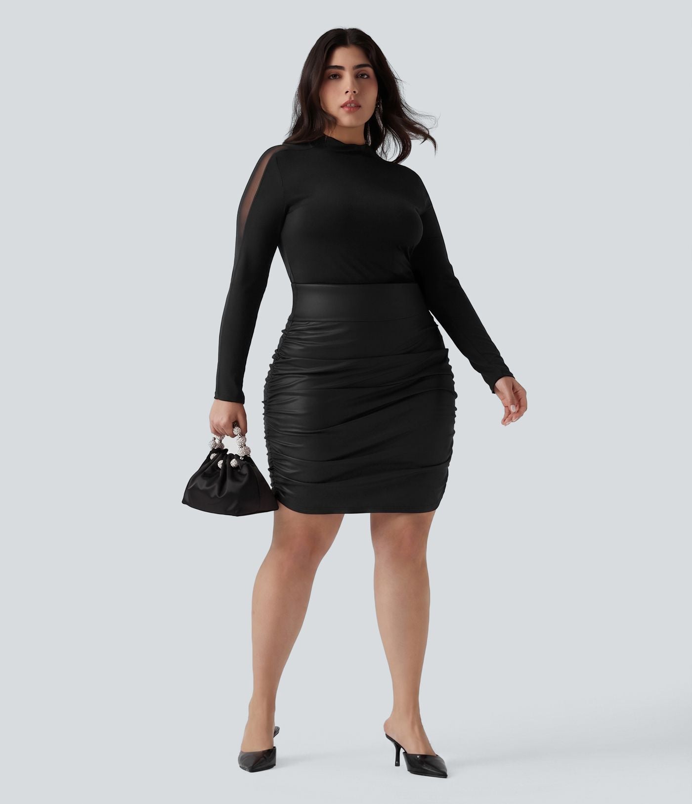 Jupe mini moulante grande taille 2 en 1 taille haute ventre plat froncée ourlet arrondi en polaire simili cuir — longueur allongée