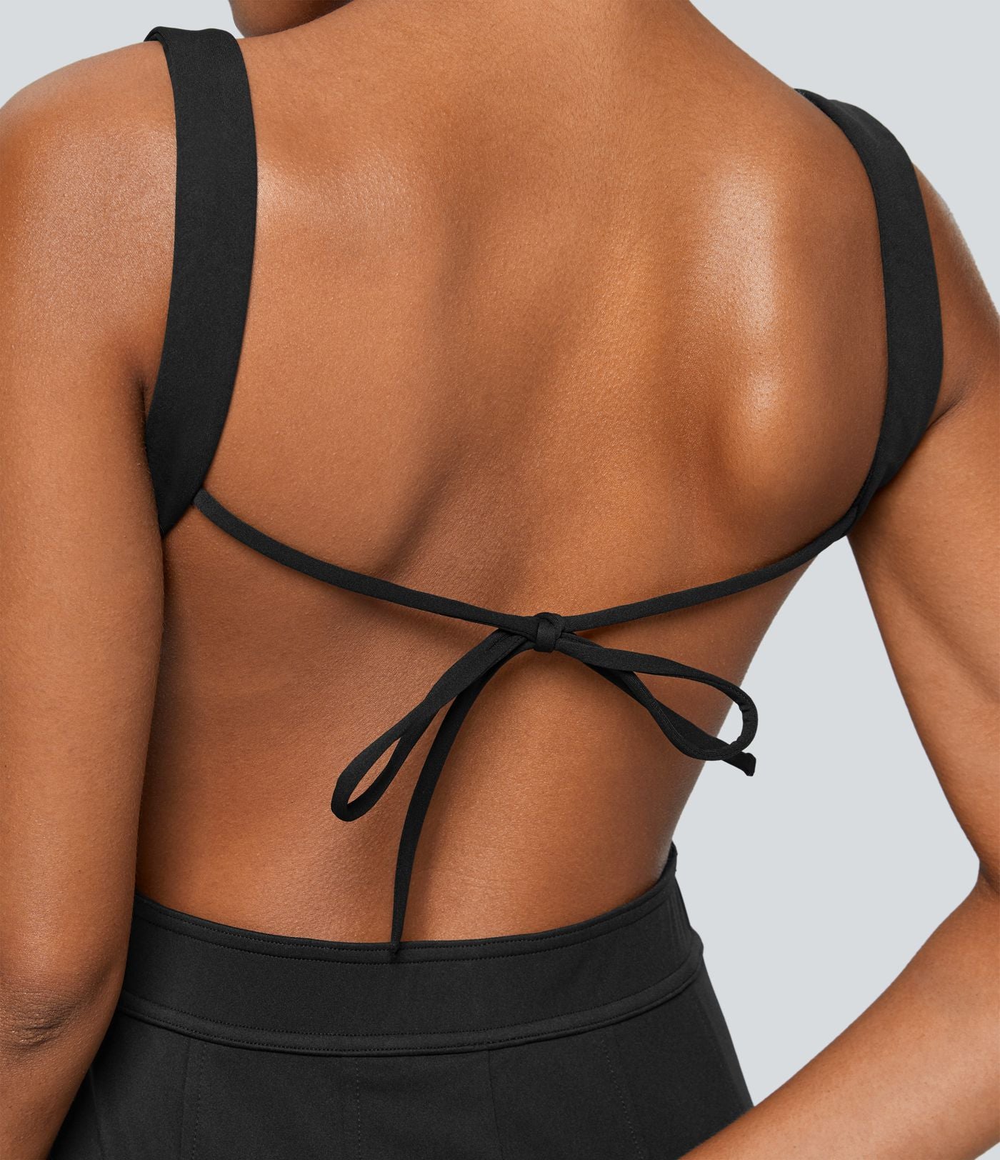 Combinaison SoftlyZero™ Airy invitée de mariage et demoiselle d'honneur dos nu avec nœud au dos, poches latérales effet frais InstantCool