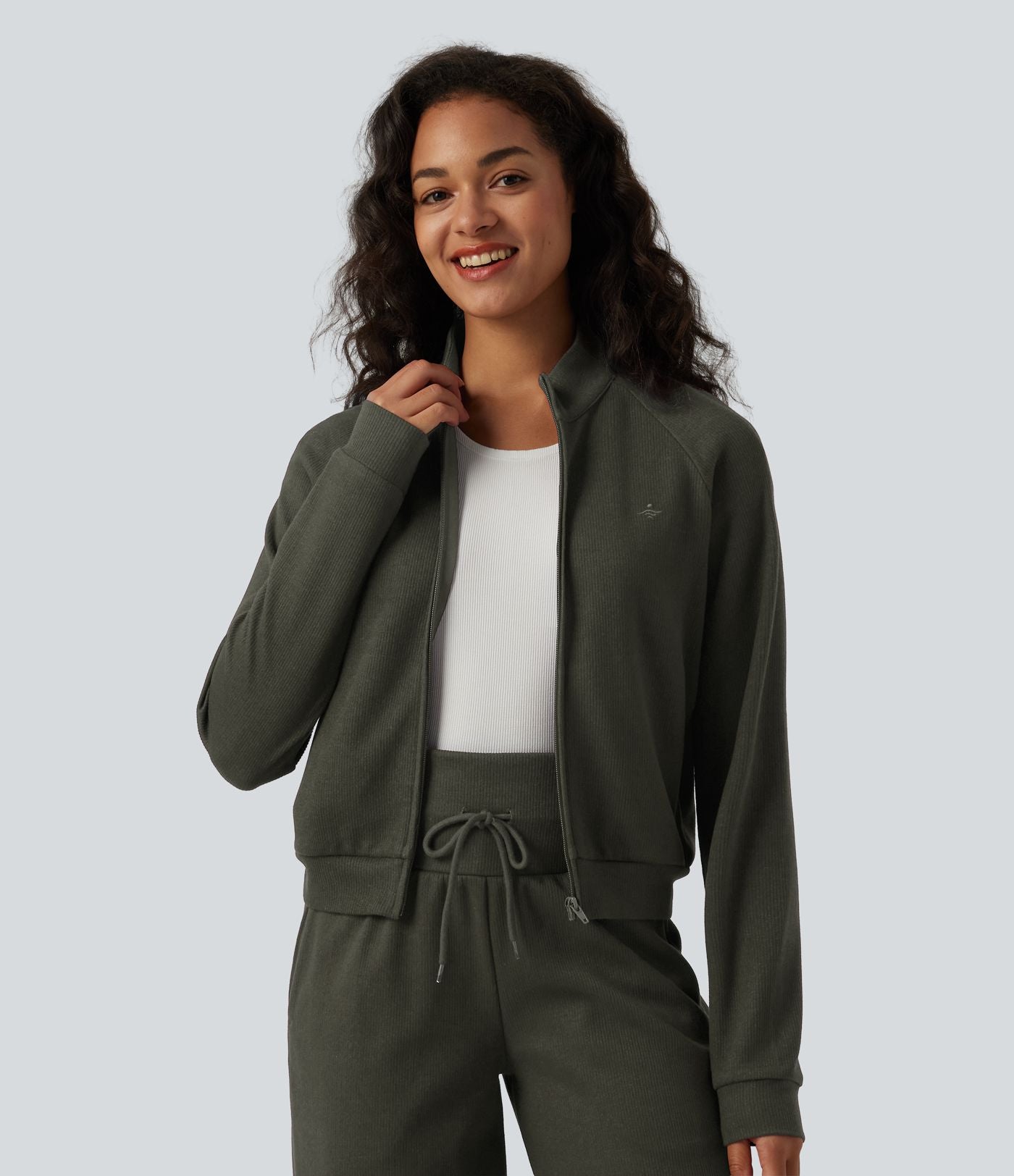 Veste casual côtelée à col montant, manches longues et fermeture zippée avec poches