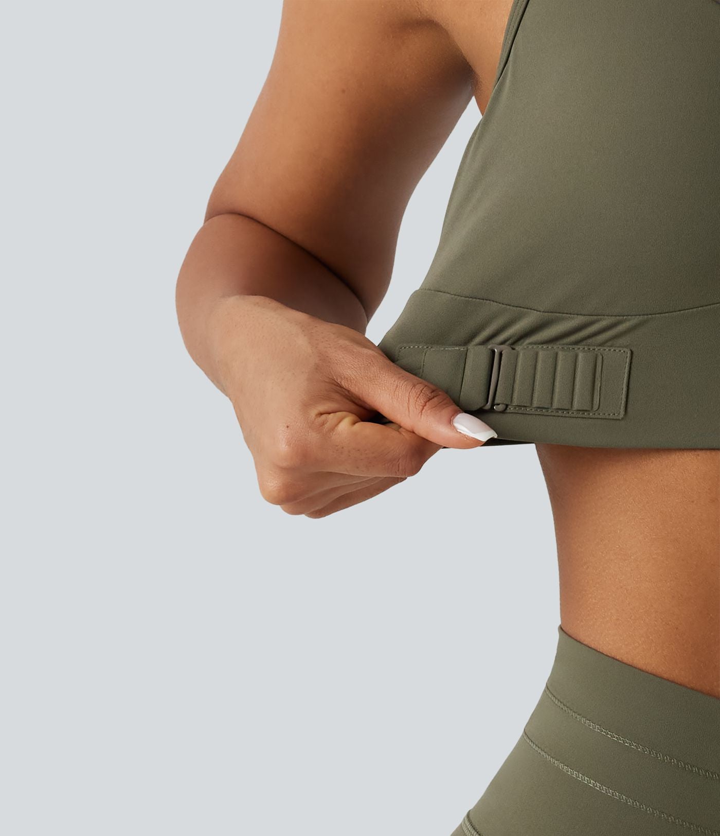 Brassière de sport à maintien moyen avec dos croisé, boucle réglable et brassière intégrée en mesh respirant, effet frais InstantCool, séchage rapide, protection solaire UPF50+