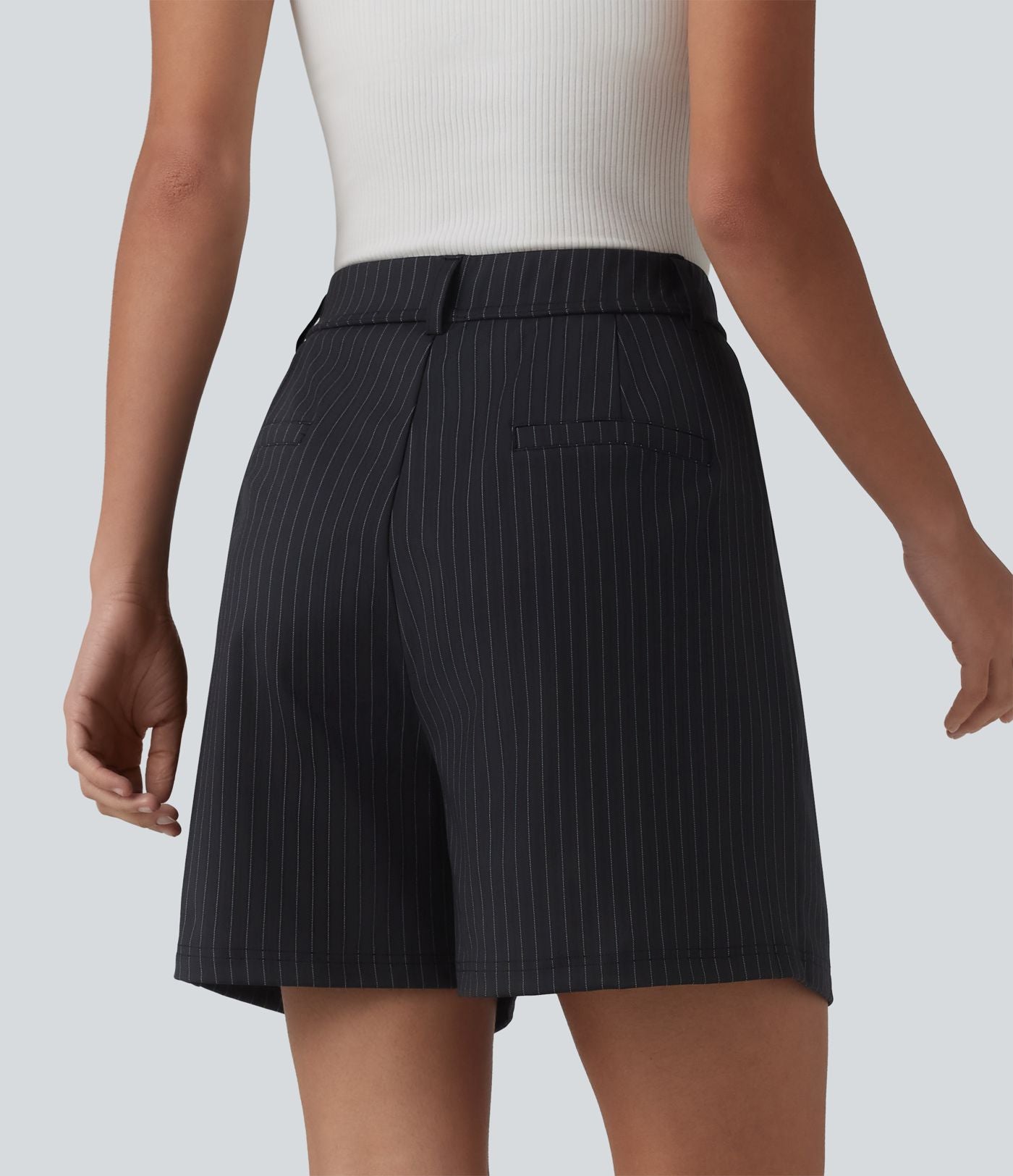 Short tailleur plissé taille haute à rayures avec poches