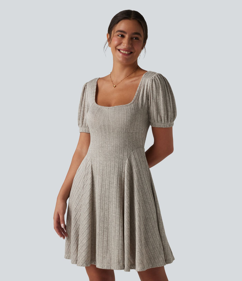 Mini robe décontractée évasée en maille côtelée à col carré et manches courtes bouffantes avec poches