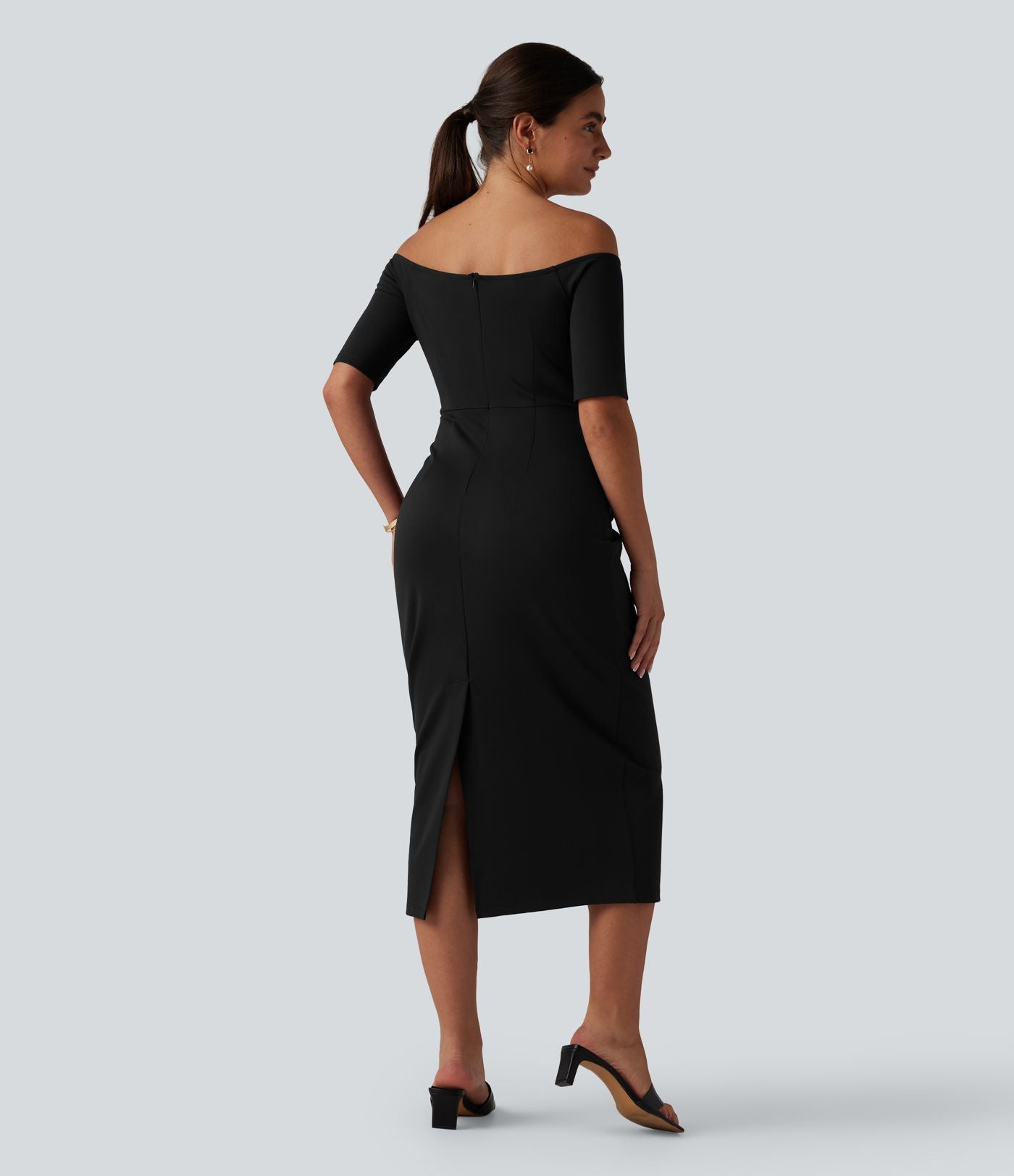 Robe midi moulante épaules dénudées manches courtes