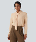 Chemise esprit bureau défroissage facile avec col foulard et manches longues