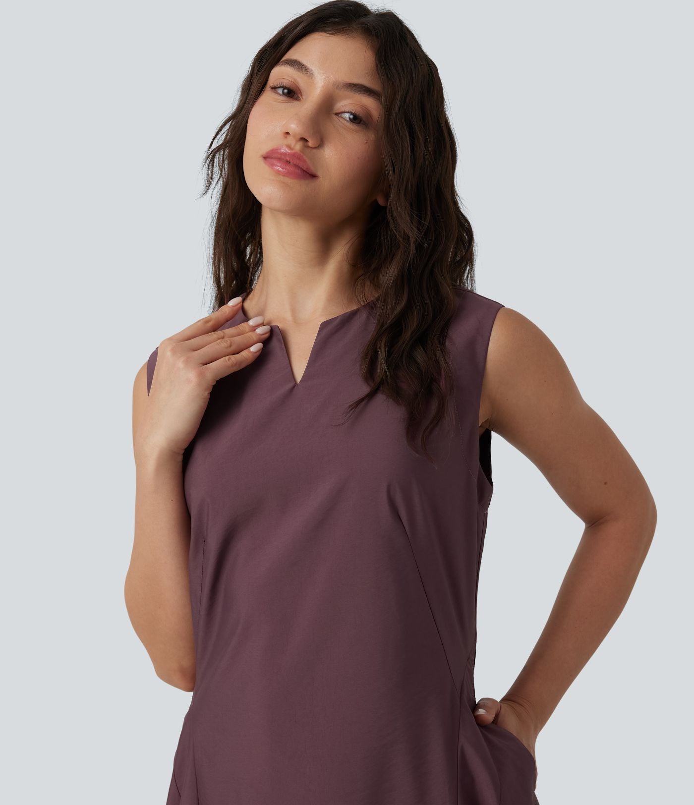 Robe mi-longue évasée de travail col cranté sans manches avec poches