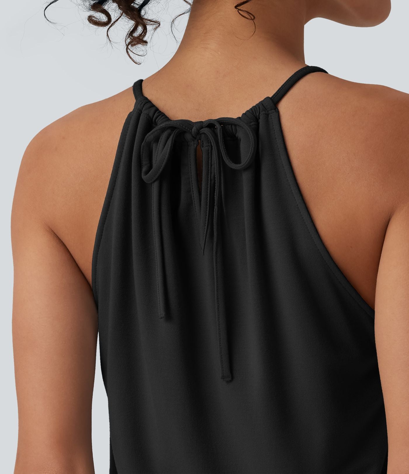 Combishort casual plissé col licou sans manches avec dos à nouer et poches – Easy Peasy