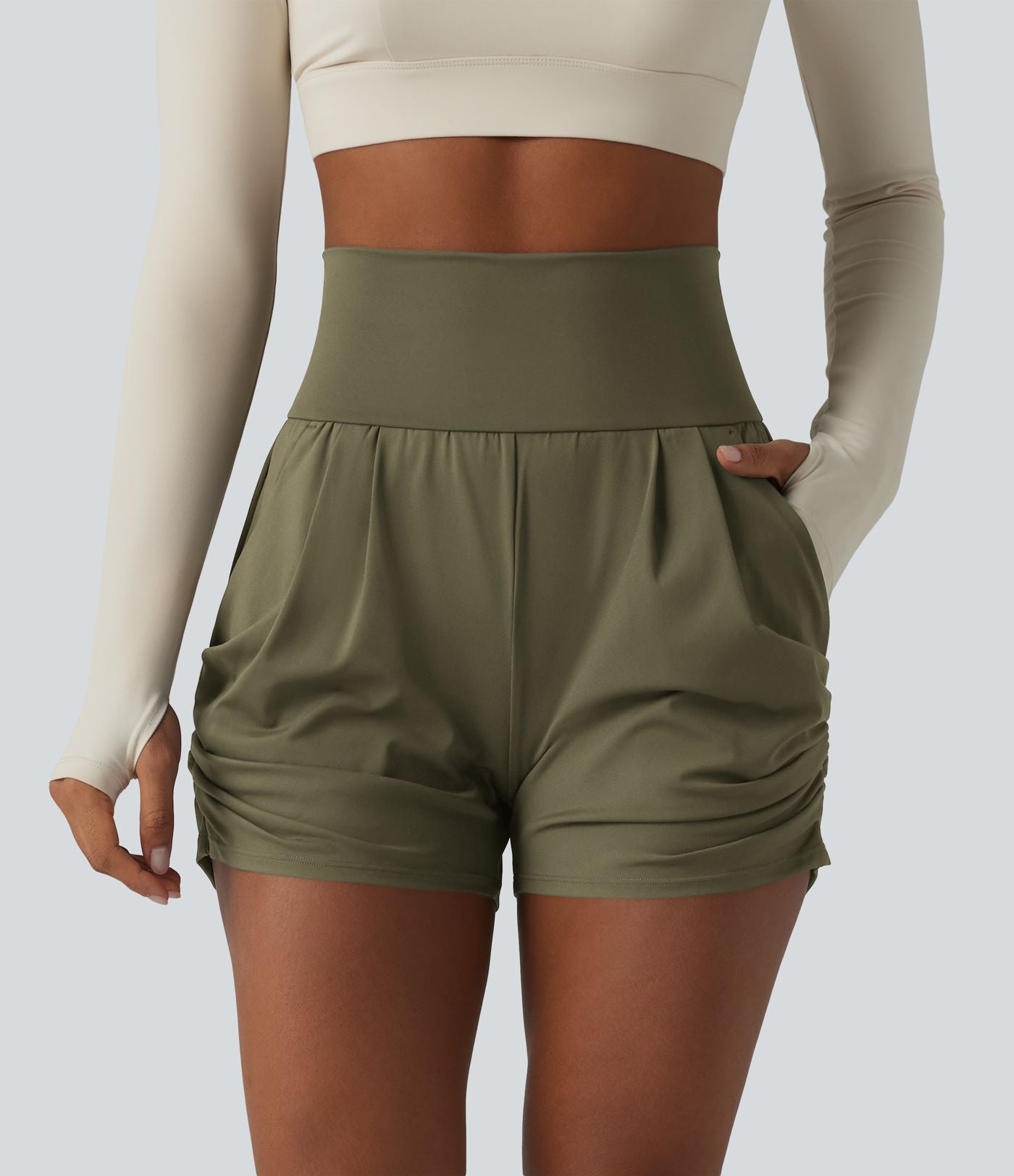 Short de yoga SoftlyZero™ Airy taille haute froncé effet frais InstantCool 7,5 cm avec poches