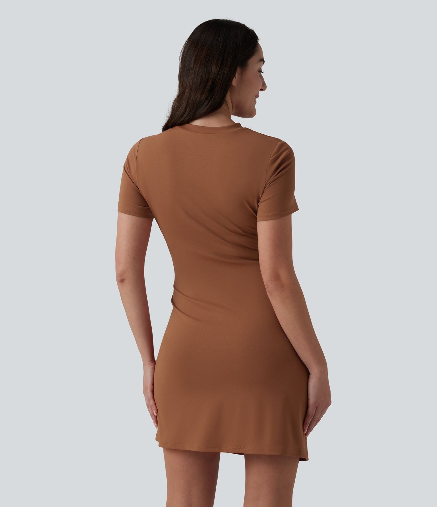 Robe mini décontractée évasée col rond manches courtes