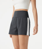 Short baggy de sport taille haute à séchage rapide avec bandes latérales et poches