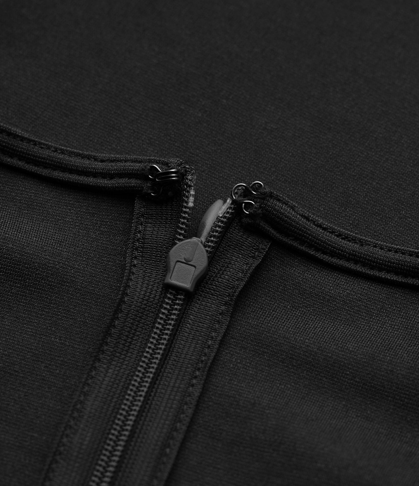 Robe tailleur mini sans manches à col rond froncée avec poches