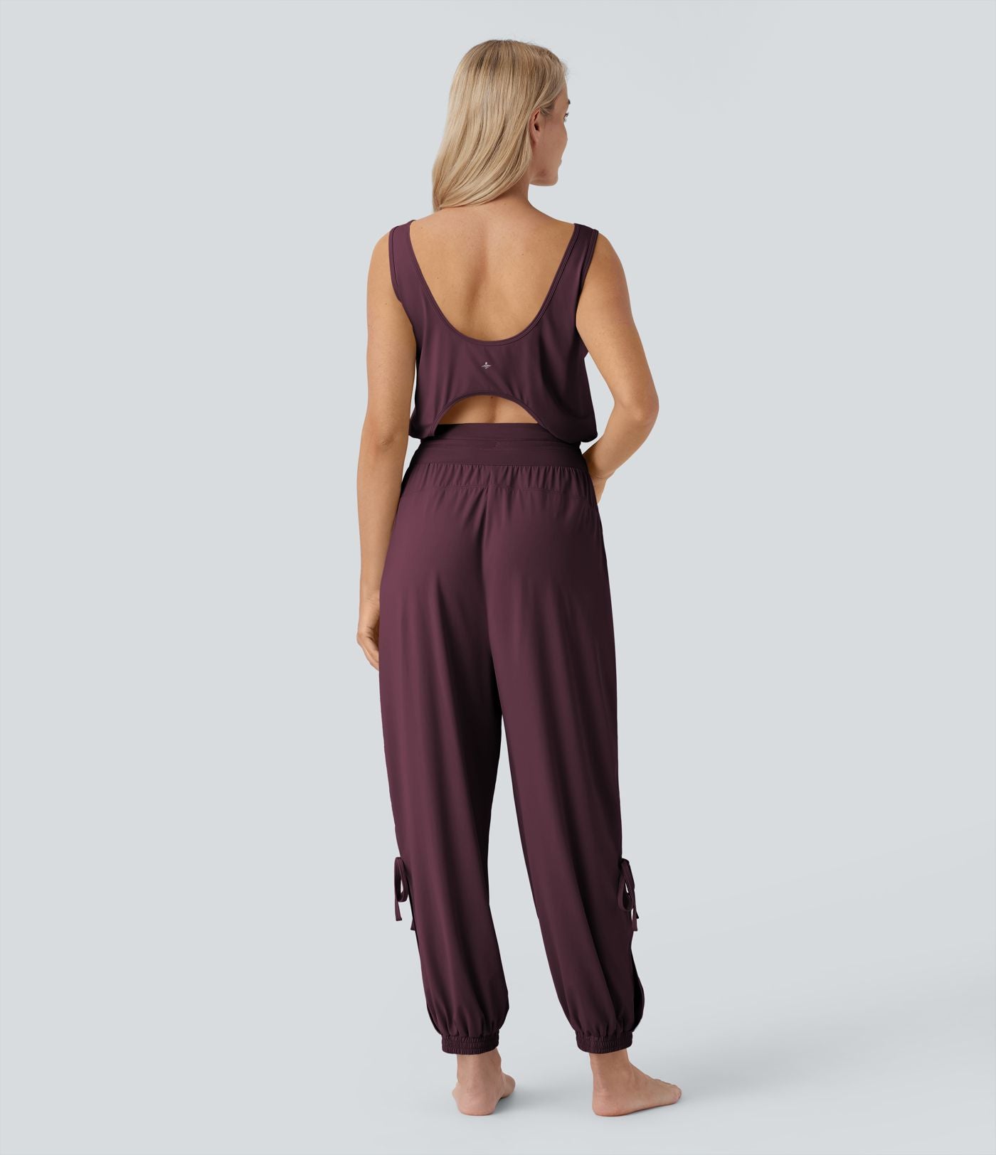 Combinaison de yoga col bateau sans manches dos nu avec découpes et poches latérales à cordon de serrage effet frais InstantCool, protection solaire UPF50+