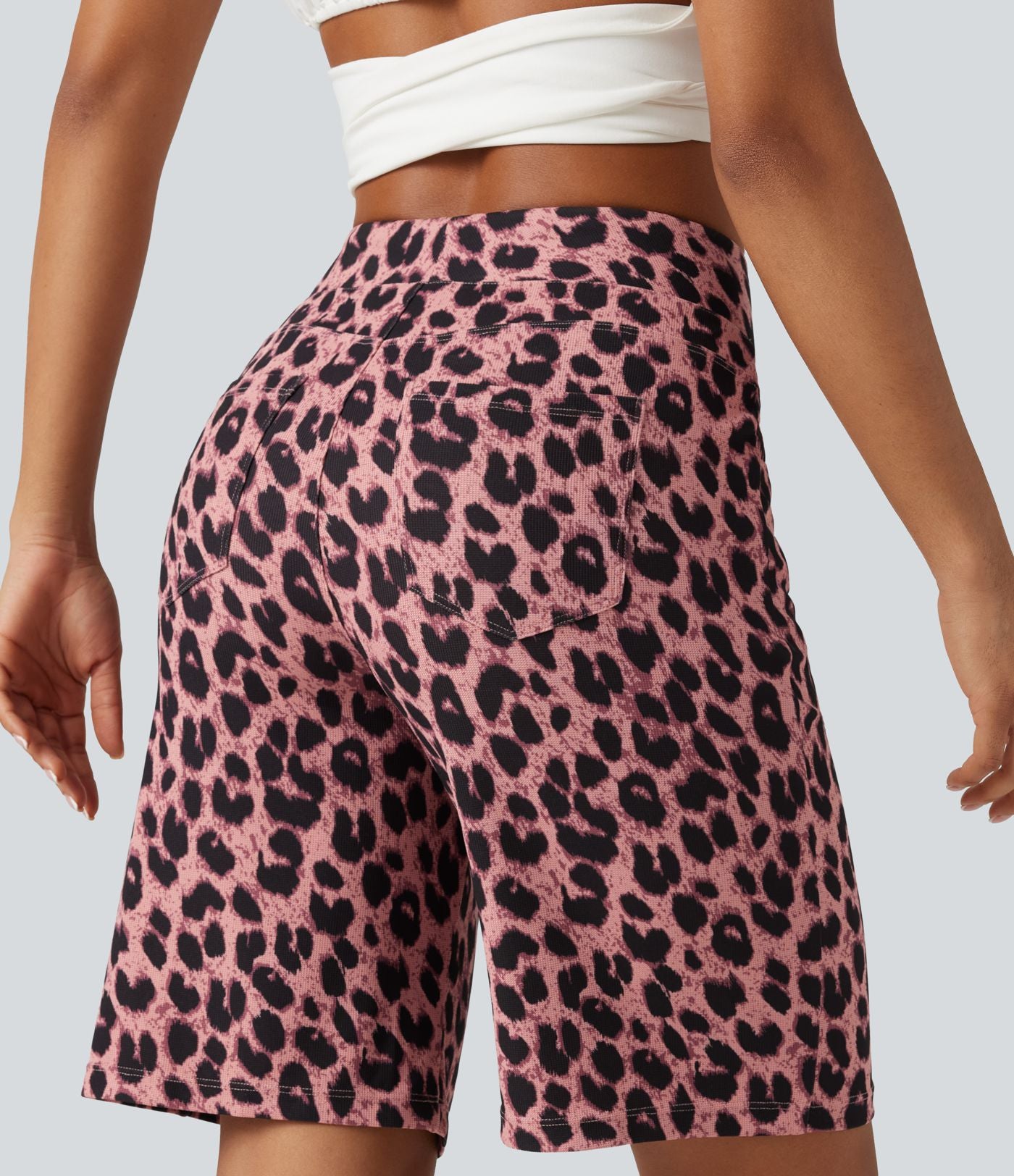 Short ample taille haute en tissu gaufré imprimé léopard 25 cm avec poches